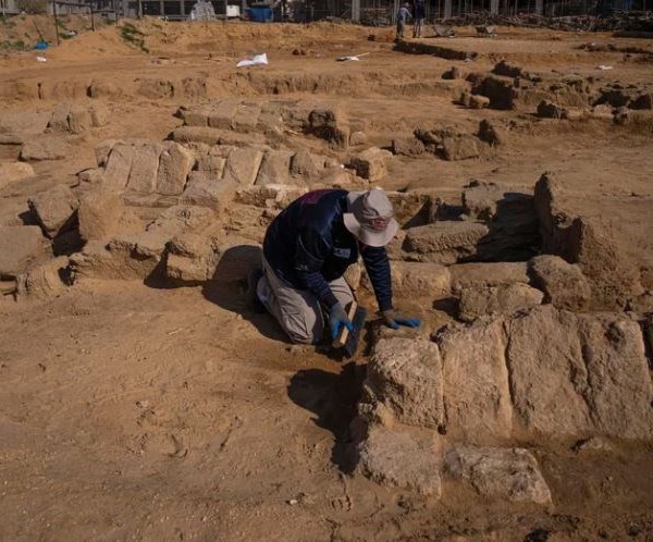 Phát hiện hơn 60 ngôi mộ thời La Mã cổ đại tại Dải Gaza - Anh 1