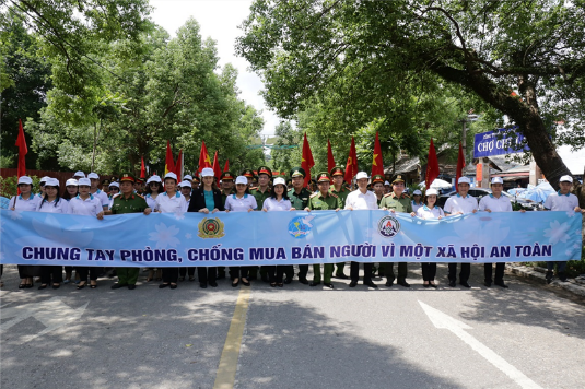 Việt Nam kiên quyết đấu tranh phòng chống mua bán người - Anh 1