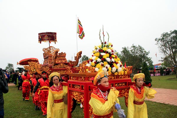 Lễ hội kỷ niệm 437 năm ngày mất Danh nhân văn hóa Nguyễn Bỉnh Khiêm - Anh 1