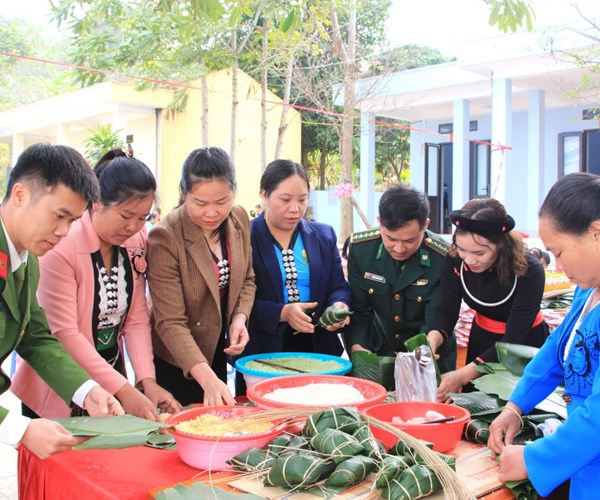 “Xuân biên phòng ấm lòng dân bản” ở xã vùng cao Phong Thổ, Lai Châu - Anh 5