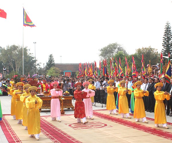 Lễ hội đền Mẫu Âu Cơ- nơi cội nguồn dân tộc Việt - Anh 2