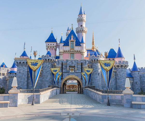 Điều mới lạ ở Disneyland Resort nhân dịp 100 năm thành lập Walt Disney - Anh 1
