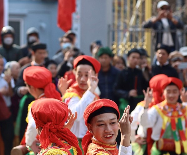 Doc dao dieu mua Con di danh bong tai le hoi lang Trieu Khuc - Anh 3