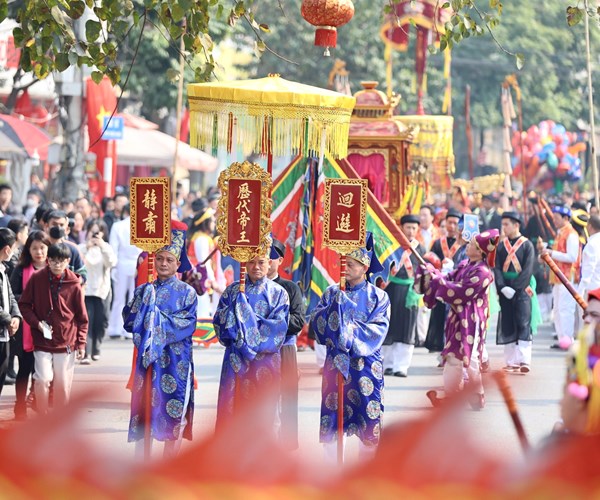 Doc dao dieu mua Con di danh bong tai le hoi lang Trieu Khuc - Anh 1