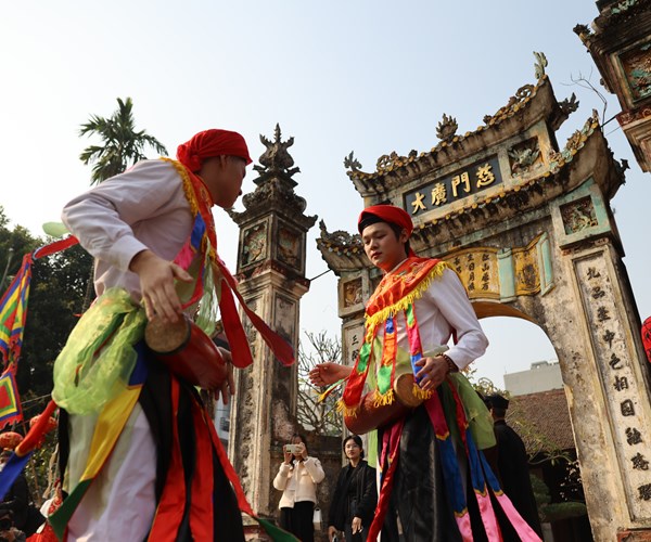 Doc dao dieu mua Con di danh bong tai le hoi lang Trieu Khuc - Anh 8