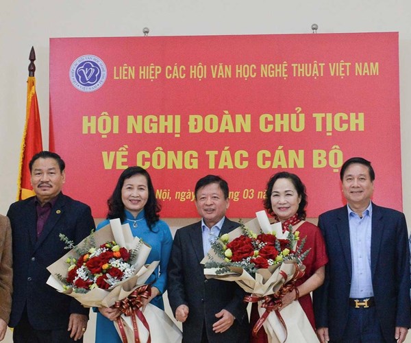 NSNA Trần Thị Thu Đông và NSND Trịnh Thúy Mùi là Phó Chủ tịch Liên hiệp các Hội VHNT Việt Nam - Anh 1