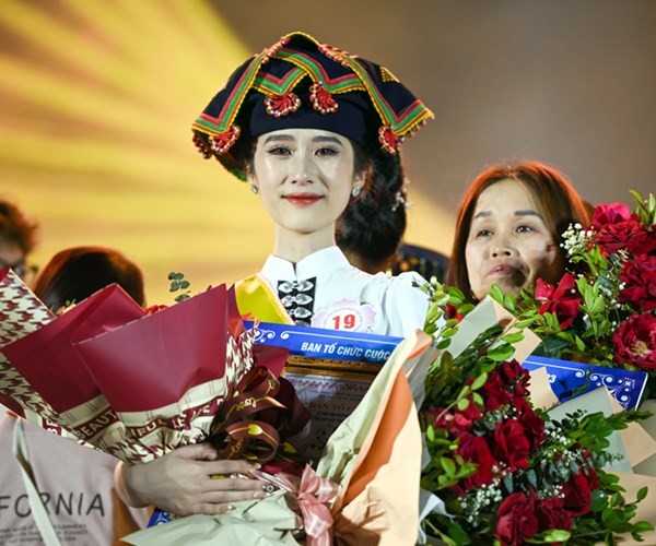 Nguyễn Thị Phương Uyên đăng quang Người đẹp Hoa Ban 2023 - Anh 1