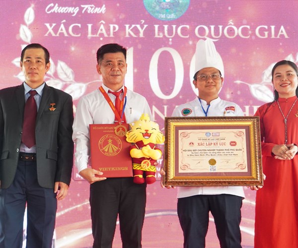 100 món ăn từ ghẹ Hàm Ninh được xác lập Kỷ lục Việt Nam - Anh 1