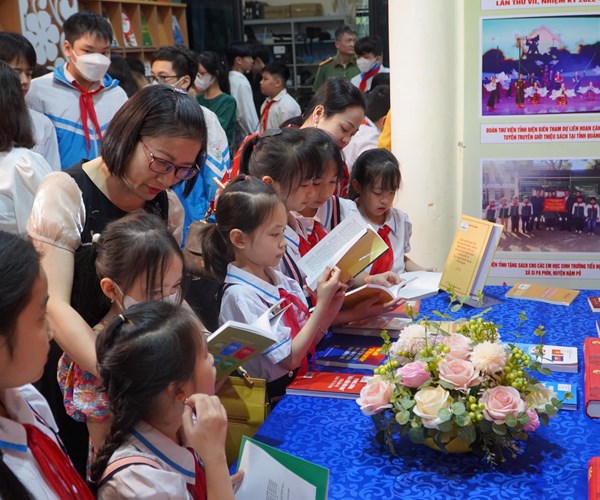 Nhiều hoạt động phong phú trong Ngày sách và Văn hóa đọc tại Điện Biên - Anh 2