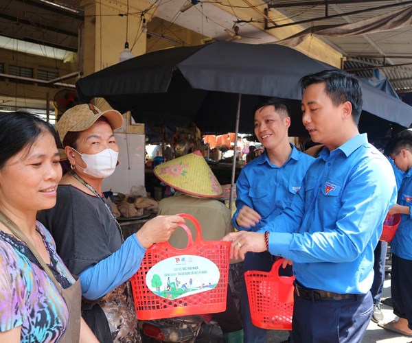 Ha Noi huong ung Ngay moi truong The gioi - Anh 1