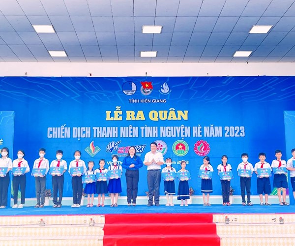 Kiên Giang ra quân Chiến dịch Thanh niên tình nguyện hè 2023 - Anh 1