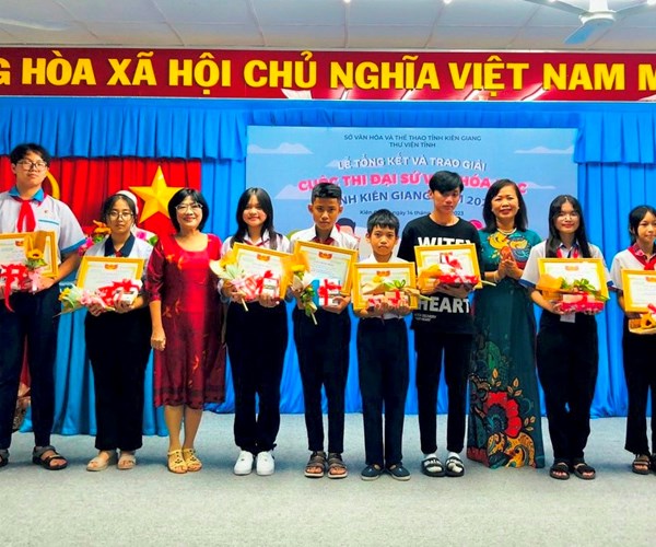 Kiên Giang trao giải cuộc thi Đại sứ Văn hóa đọc năm 2023 - Anh 1