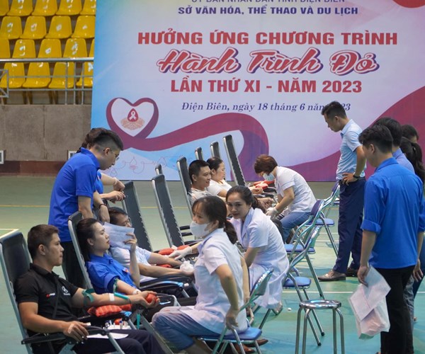 Điện Biên: 150 cán bộ, công nhân viên chức lao động tham gia hiến máu tình nguyện - Anh 1