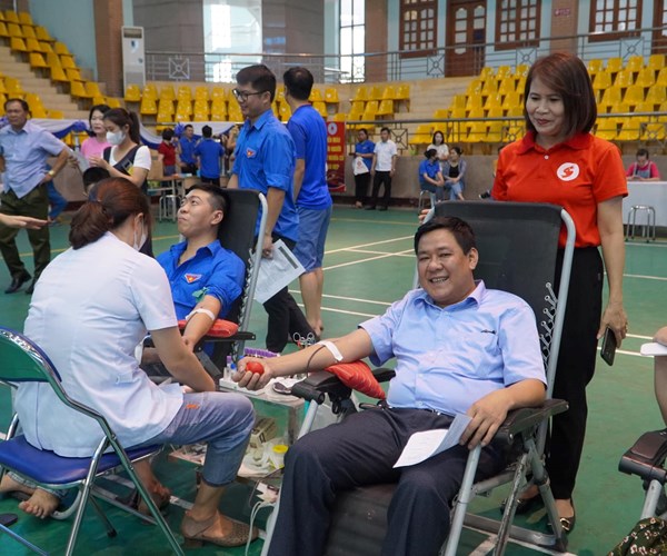Điện Biên: 150 cán bộ, công nhân viên chức lao động tham gia hiến máu tình nguyện - Anh 2