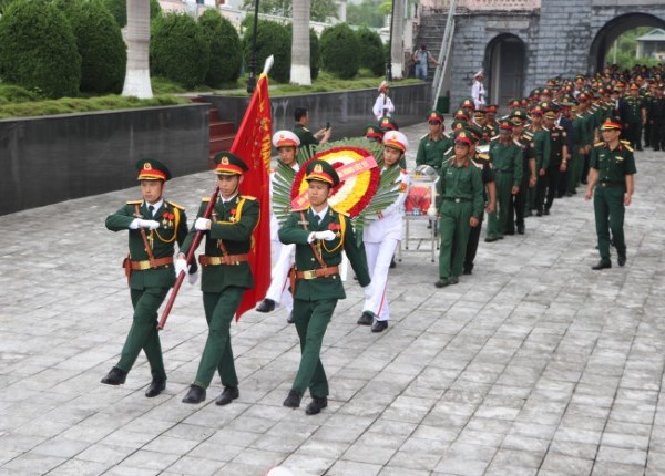 Truy điệu, an táng hài cốt liệt sĩ quân tình nguyện Việt Nam hy sinh tại Lào - Anh 1