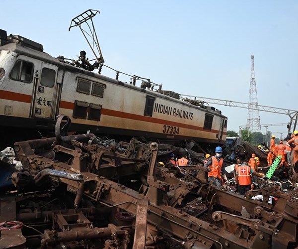 Ấn Độ: Công bố nguyên nhân vụ tai nạn đường sắt khiến 288 người chết - Anh 1