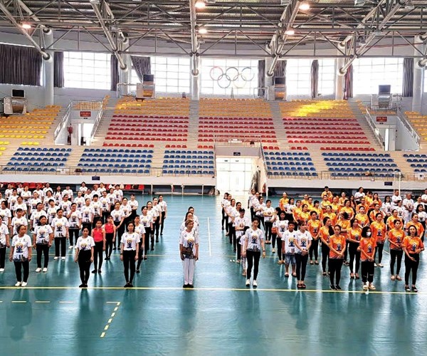 Gần 300 người đồng diễn hưởng ứng Ngày Quốc tế Yoga tại Kiên Giang - Anh 1