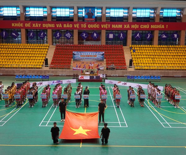 200 VĐV tham gia Giải bóng rổ các CLB trẻ Điện Biên - Anh 1