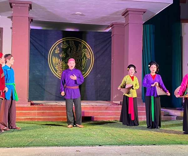 Nhà hát Chèo Việt Nam biểu diễn phục vụ khán giả Cao Bằng - Anh 1