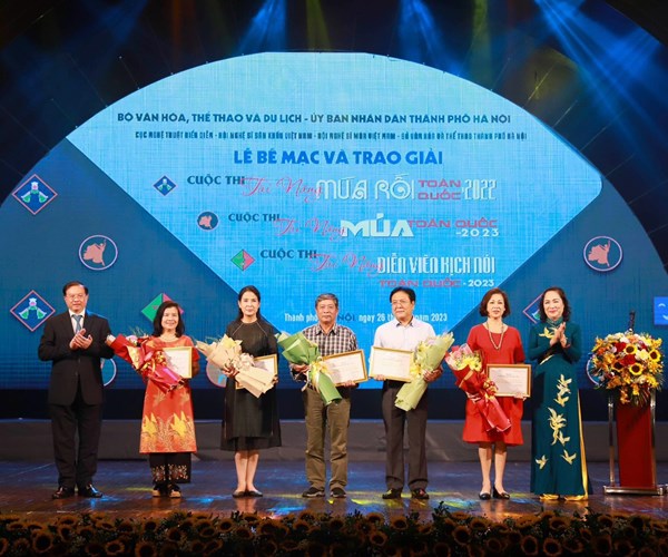 50 giải thưởng được trao cho các tài năng nghệ thuật Kịch nói, Múa và Múa rối - Anh 2