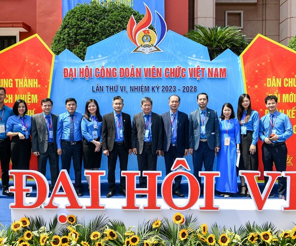 Ông Ngọ Duy Hiểu tái đắc cử Chủ tịch Công đoàn Viên chức Việt Nam - Anh 4