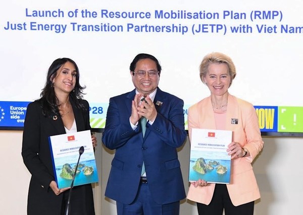 Thủ tướng dự Lễ công bố huy động nguồn lực thực hiện cam kết của Việt Nam về biến đổi khí hậu - Anh 2