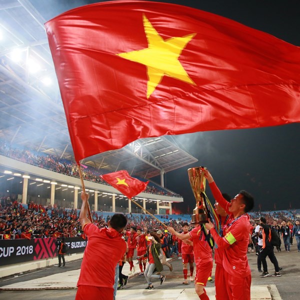 Thủ tướng trao cúp vô địch cho Đội tuyển Việt Nam - Anh 9