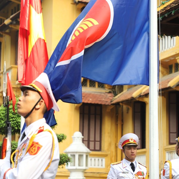 Lễ Thượng cờ kỷ niệm 52 năm ngày thành lập ASEAN tại Hà Nội - Anh 2