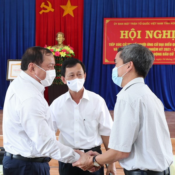 Bộ trưởng Bộ VHTTDL Nguyễn Văn Hùng: “Sẽ nỗ lực, đồng hành cùng Kon Tum “xây tổ đón đại bàng” về đầu tư - Anh 3