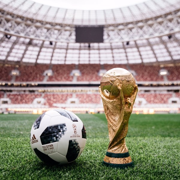 Mang trái bóng World Cup 2018 lên trạm vũ trụ - Anh 1
