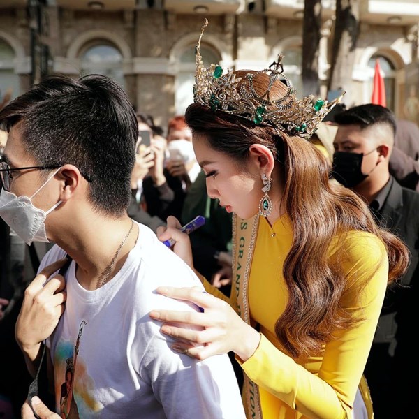 Hoa hậu Thùy Tiên giao lưu cùng người hâm mộ tại TP.HCM - Anh 1