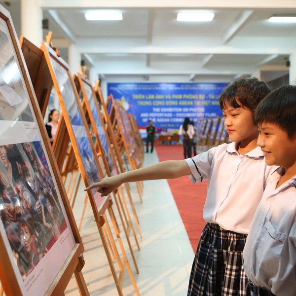 Triển lãm ảnh, phim tài liệu trong cộng đồng ASEAN - Anh 1