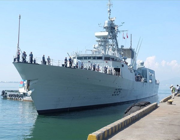 Tàu Hải quân Hoàng gia Canada thăm hữu nghị TP Đà Nẵng - Anh 1