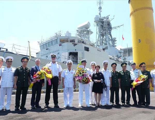 Tàu Hải quân Hoàng gia Canada thăm hữu nghị TP Đà Nẵng - Anh 3