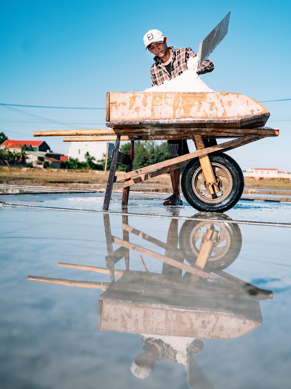 Mặn mòi làng “giang nắng phơi nước” bên bờ sông Loan - Anh 4