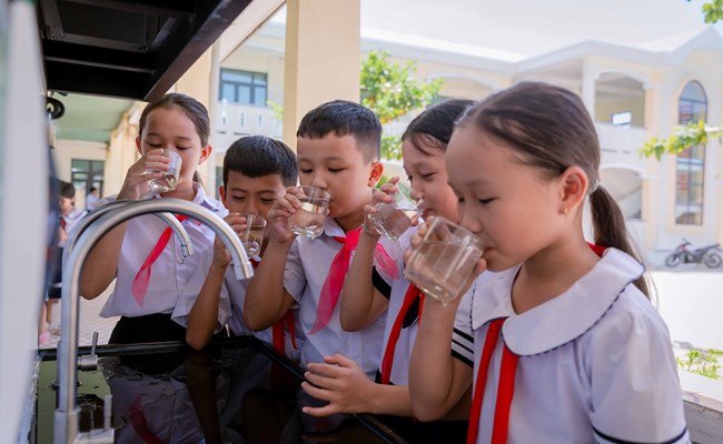 Quảng Nam: 85% trường học đảm bảo đủ nước uống, nước sạch giai đoạn 2023-2026 - Anh 1