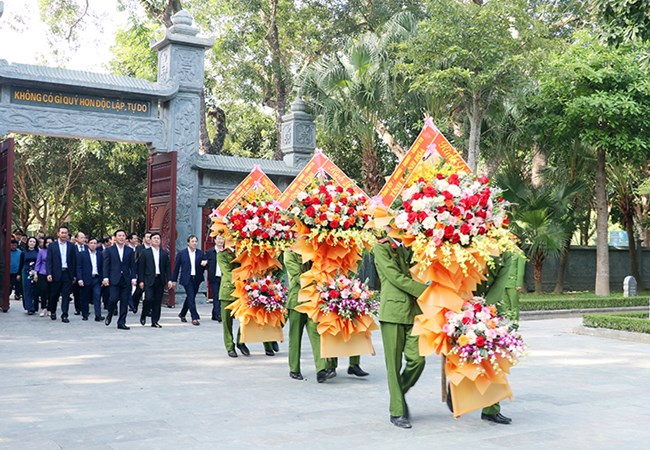 Đoàn đại biểu 3 tỉnh Nghệ An, Thanh Hóa, Hà Tĩnh dâng hương tưởng niệm Chủ tịch Hồ Chí Minh - Anh 1