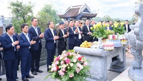Đoàn đại biểu 3 tỉnh Nghệ An, Thanh Hóa, Hà Tĩnh dâng hương tưởng niệm Chủ tịch Hồ Chí Minh - Anh 2