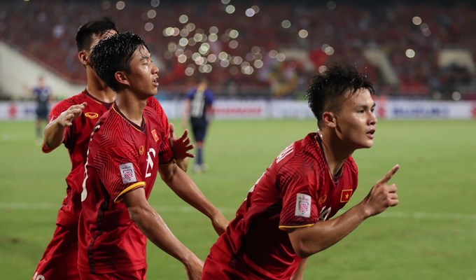Thắng chung cuộc Philippines 4-2, Việt Nam vào chung kết - Anh 3