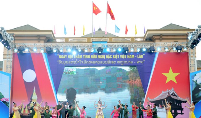 Ngày hội thắm tình hữu nghị đặc biệt Việt Nam – Lào - Anh 2