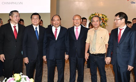 Thủ tướng biểu dương tinh thần thi đấu của Đội tuyển Việt Nam - Anh 1