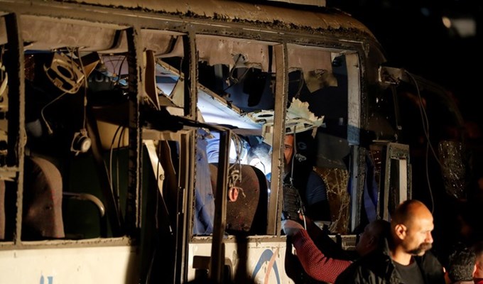 Đánh bom xe buýt ở Ai Cập, 3 du khách Việt Nam thiệt mạng - Anh 2