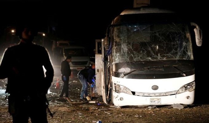 Đánh bom xe buýt ở Ai Cập, 3 du khách Việt Nam thiệt mạng - Anh 1