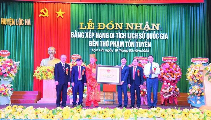 Hà Tĩnh: Đền thờ Phạm Tôn Tuyển đón nhận Bằng xếp hạng Di tích lịch sử quốc gia - Anh 1