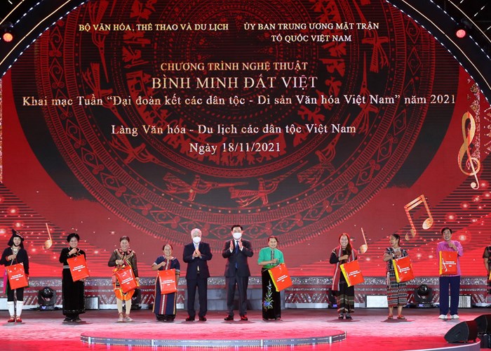 Tuần “Đại đoàn kết các dân tộc – Di sản văn hóa Việt Nam” năm 2021: Âm vang “Bình minh đất Việt” - Anh 1