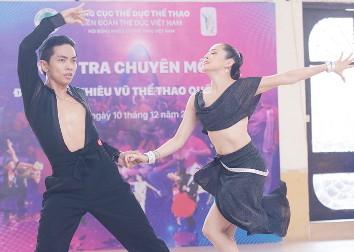 Khiêu vũ thể thao Việt Nam tích cực chuẩn bị cho SEA Games 31 - Anh 1