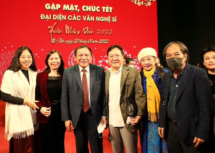 Bộ trưởng Nguyễn Văn Hùng: Đồng hành cùng đội ngũ văn nghệ sĩ trong công cuộc chấn hưng văn hóa - Anh 4