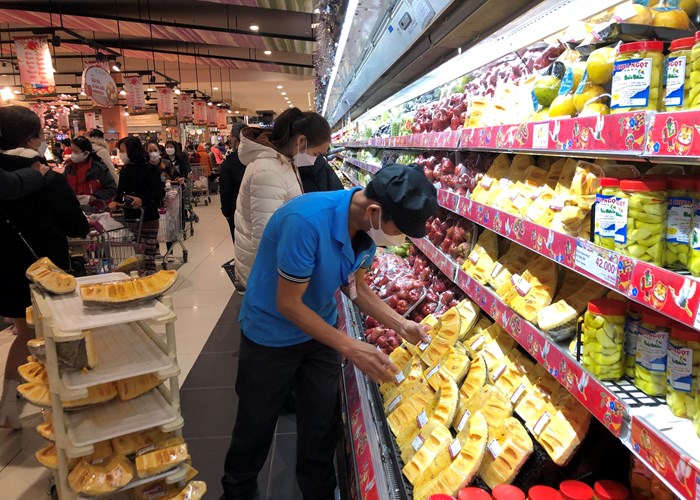 Hà Nội: Người dân ùn ùn đi siêu thị sắm Tết - Anh 8