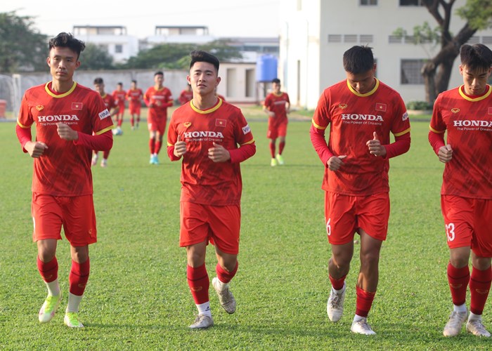 U23 Việt Nam tập buổi đầu tiên tại Campuchia - Anh 1