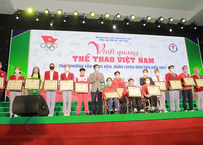 Tôn vinh các HLV, VĐV xuất  sắc của thể thao Việt  Nam - Anh 3